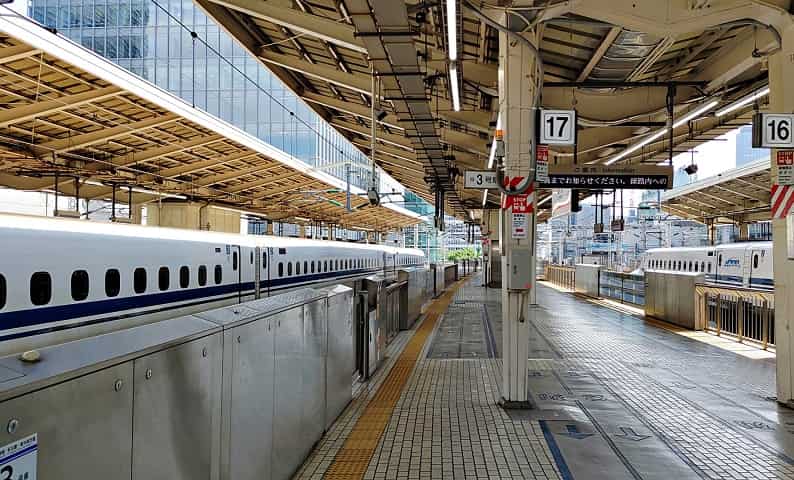 新幹線のホーム